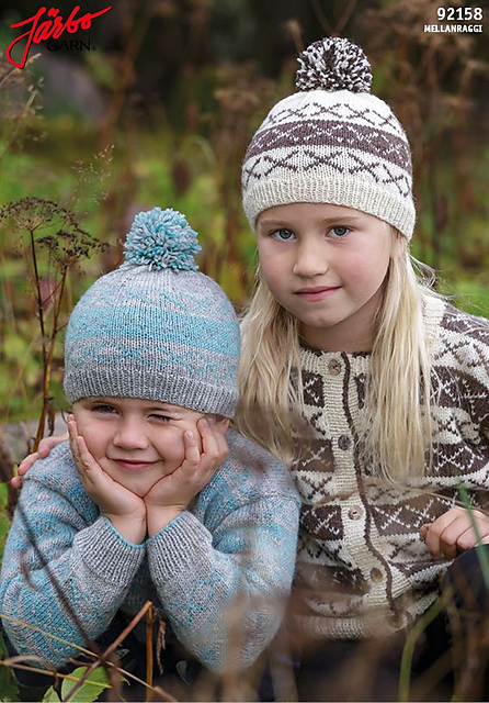 92158. MÖNSTERSTICKAD MÖSSA TILL BARN