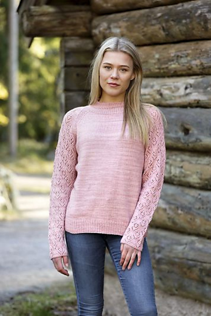92101. DAMTRÖJA MED SPETSMÖNSTRADE ÄRMAR