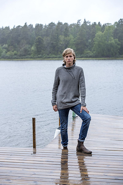 92065. ”KÄNGURUTRÖJA” – HERRTRÖJA MED FICKA