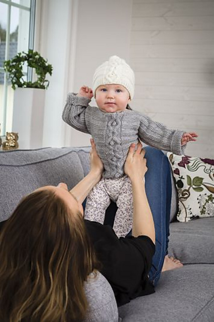 91726. BABYTRÖJA, MÖSSA MED TOFS & MATCHANDE FILT
