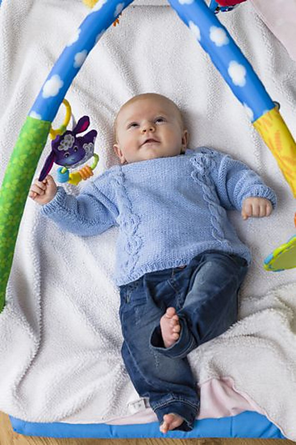 91669. BABY/BARNTRÖJA MED FLÄTOR