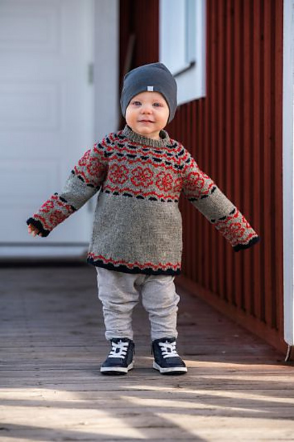 92342. 'Floras fina' - barntröja i Astrid