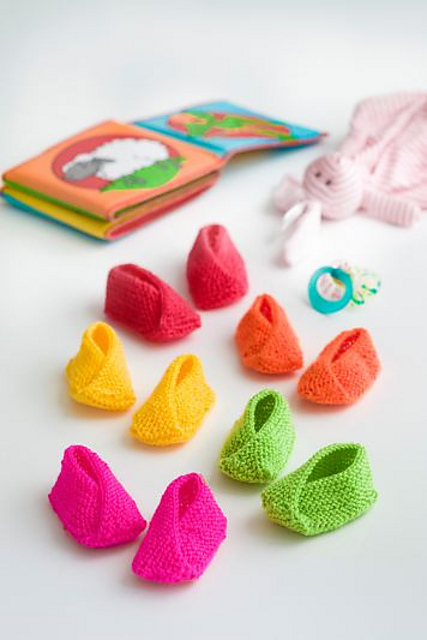 91322. FÄRGGLADA BABYTOFFLOR