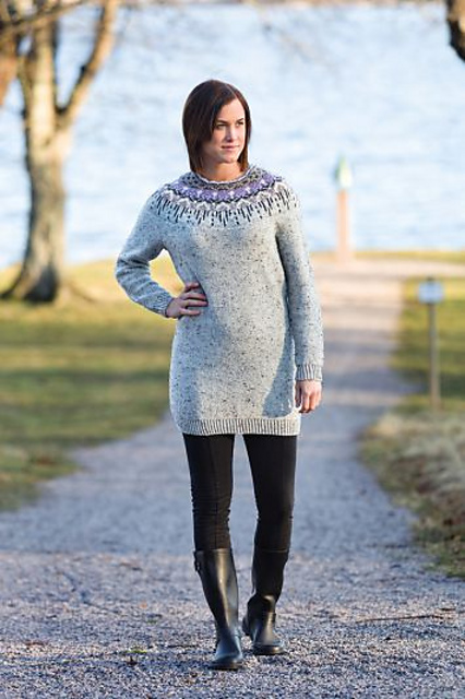 91195. TRÖJA ELLER KLÄNNING MED RUNT OK