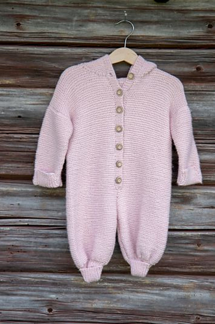 Babyoverallen Betty - i rätstickning