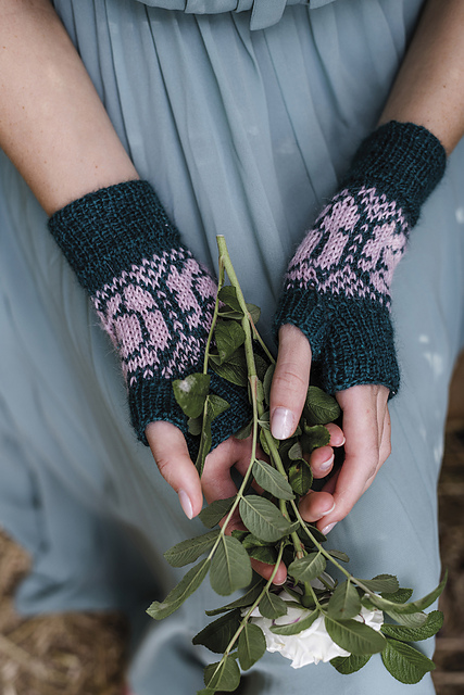Rosarium - fingerless gloves
