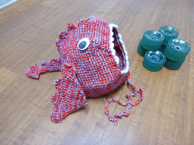 Dragon wheel bag