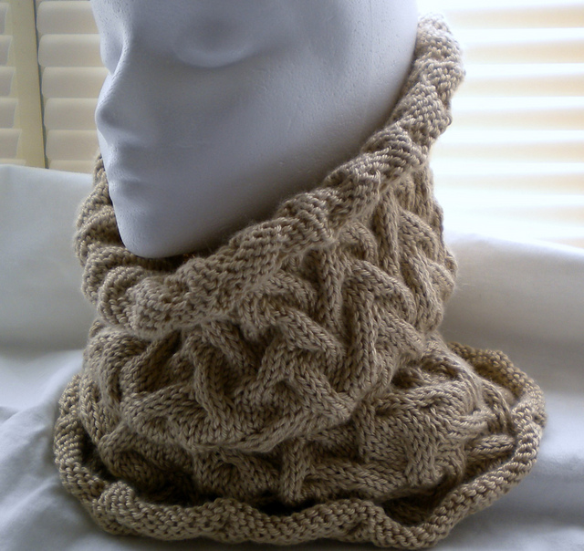 Wavy Cable Cowl Hood