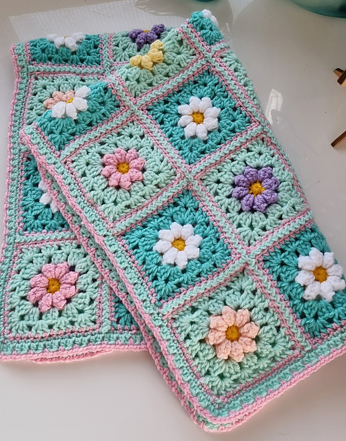 Daisy Dream Turquoise Blanket