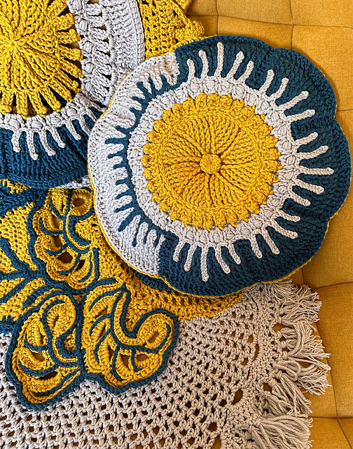 Floral Blooms cushion 4