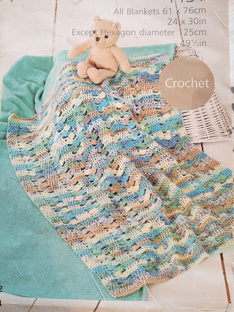 Blanket with fan and treble pattern