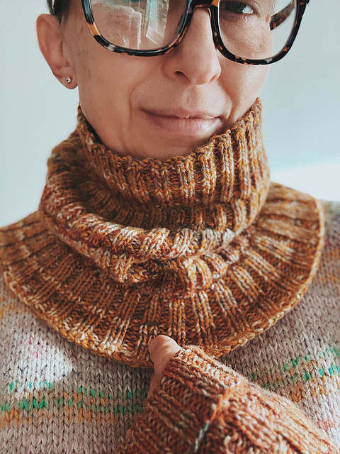 Ravelry: Book Lover's Neck Warmer pattern by Jen Yard