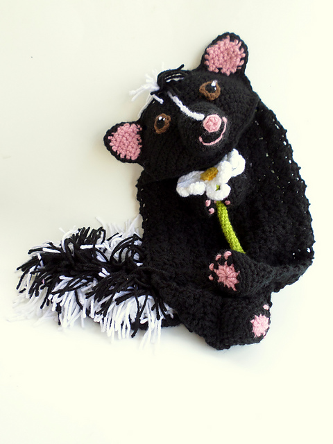 Daisy the Skunk Blankie (RET)