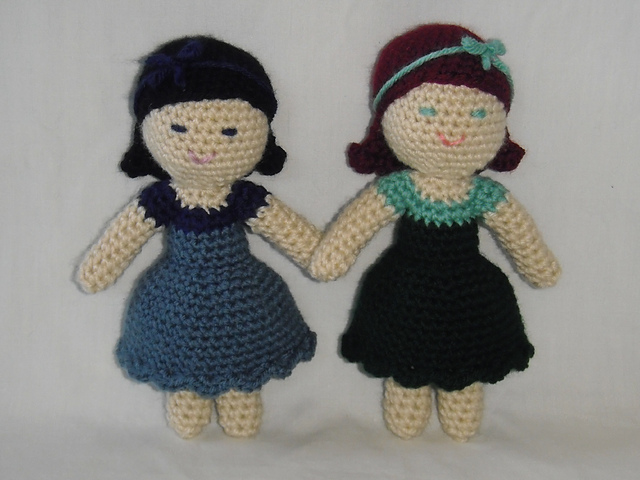 Snow White and Rose Red: Amigurumi Dolls