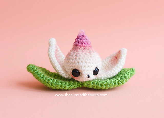 Amigurumi spring cherry flower