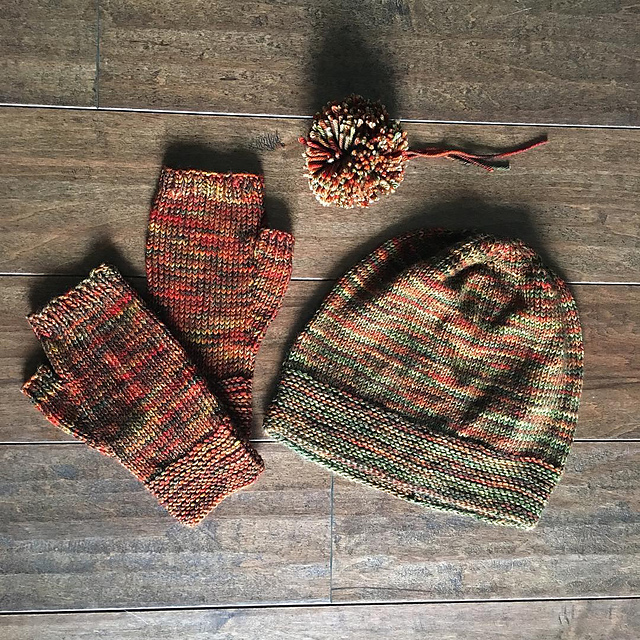 Garter Trim Mitts