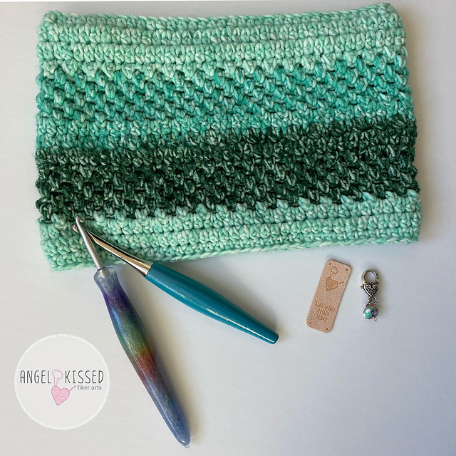 Charming cowl