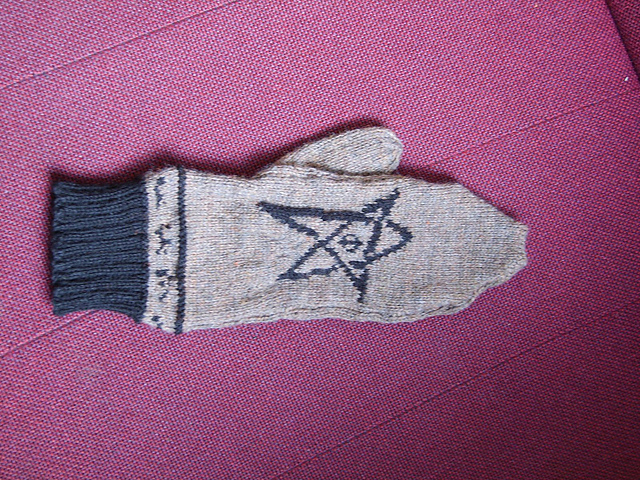Cthulhu mittens