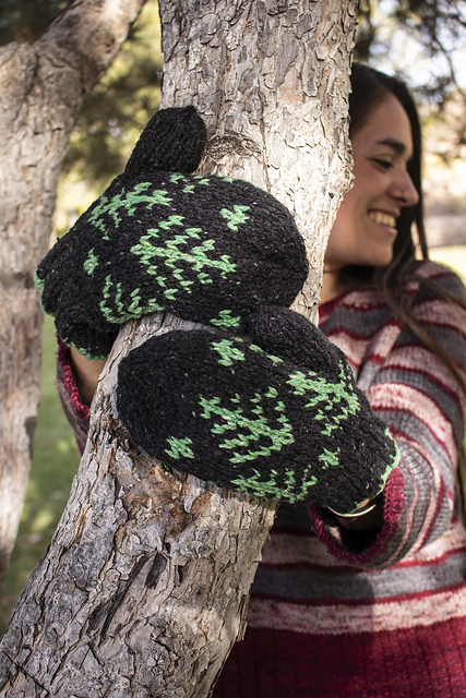 Scotch Pine Mittens
