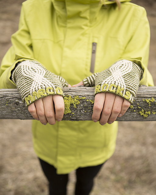 Twisted-Stitch Mitts