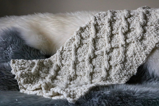 Kaiya Diamond Cables Blanket
