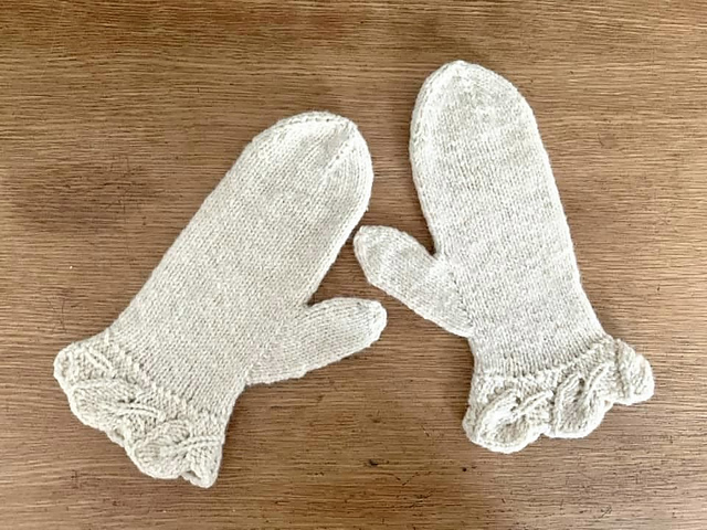 Mittens 2 at a Time With a Leaf Cuff