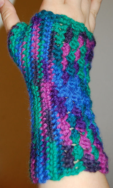 Shell Stitch Fingerless Gloves