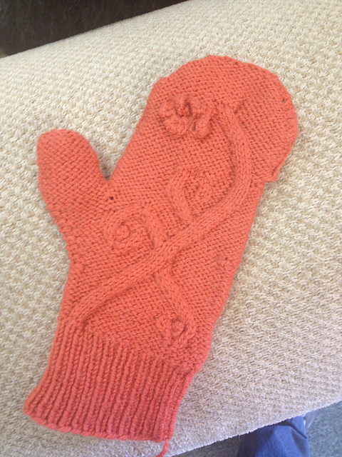 Flip cable mittens