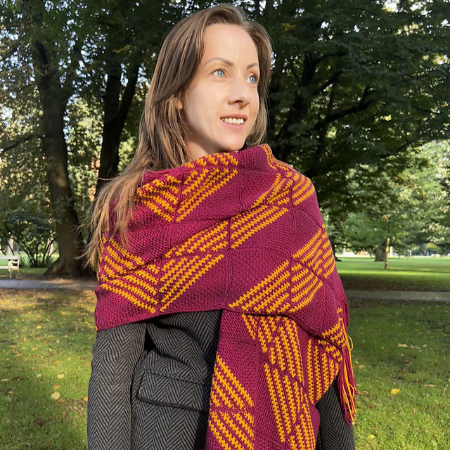 Ravelry: Delizia Rossa Scarf pattern by Jolly Lizard