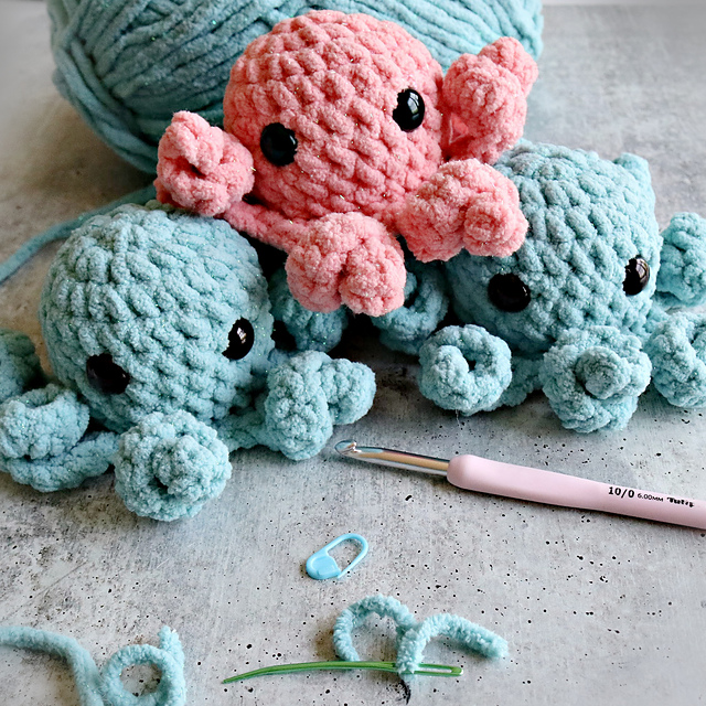 Mini and Maxi Octopus