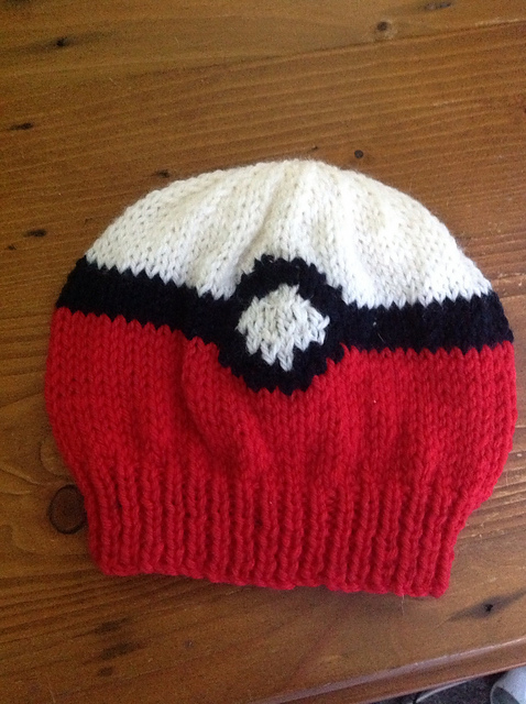 Pokemon Pokeball Beanie