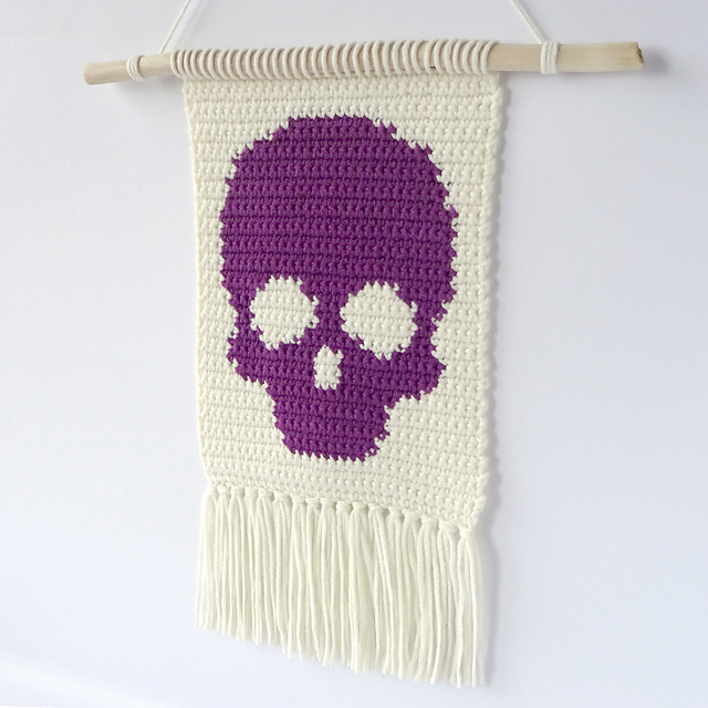 Ravelry Skull wall hanging pattern by Yuliia Matiienko