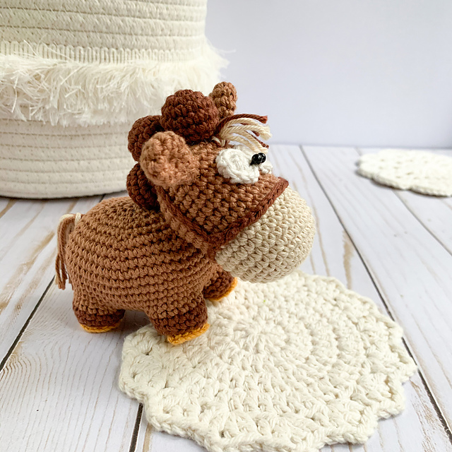 Ravelry Horse toy pattern by Yulia Klyushina