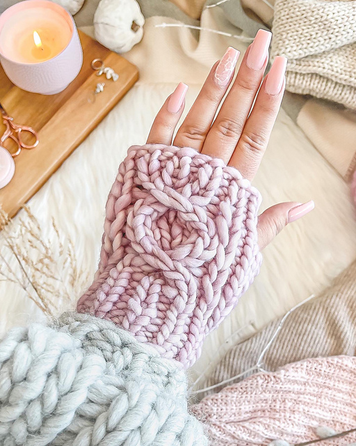 Ravelry: Infinity Trail Fingerless Mittens pattern by Julia White