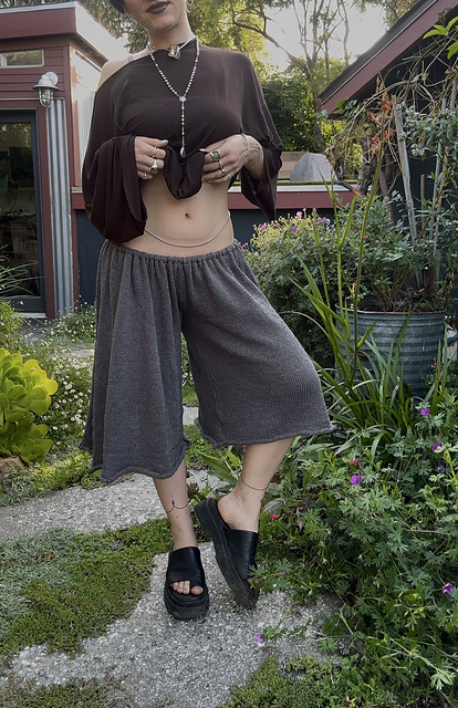 Cissonia Baggy Capri Pants