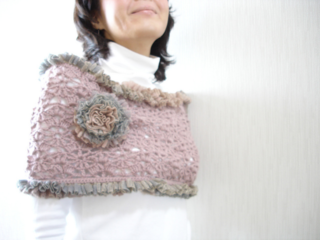 E. Snood & Corsage with Frilled Yarn