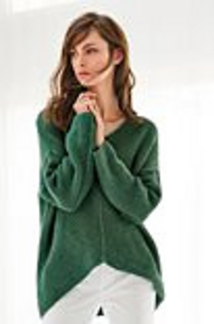 # 20 Smaragdgrüner Pullover mit Strukturmuster