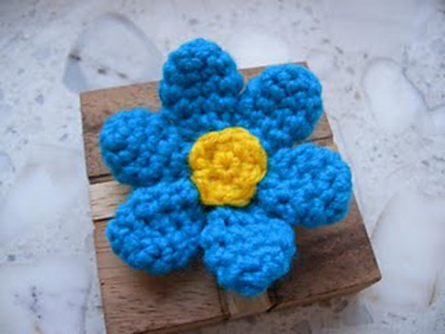 Amigurumi flower