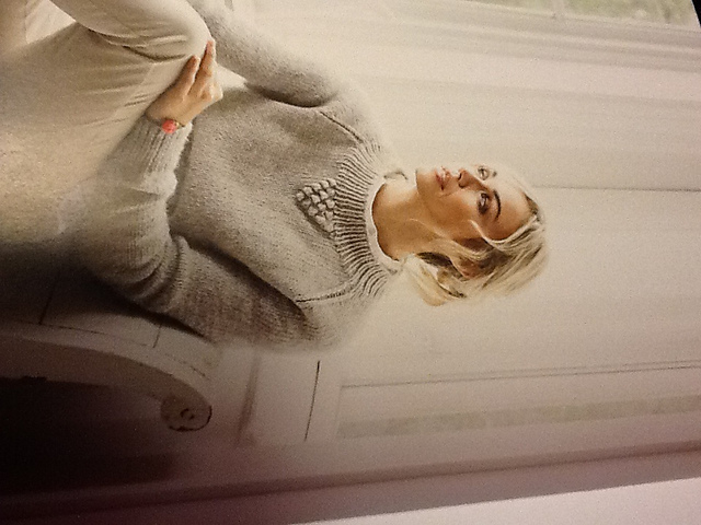 BETSY raglansweater med boblepynt