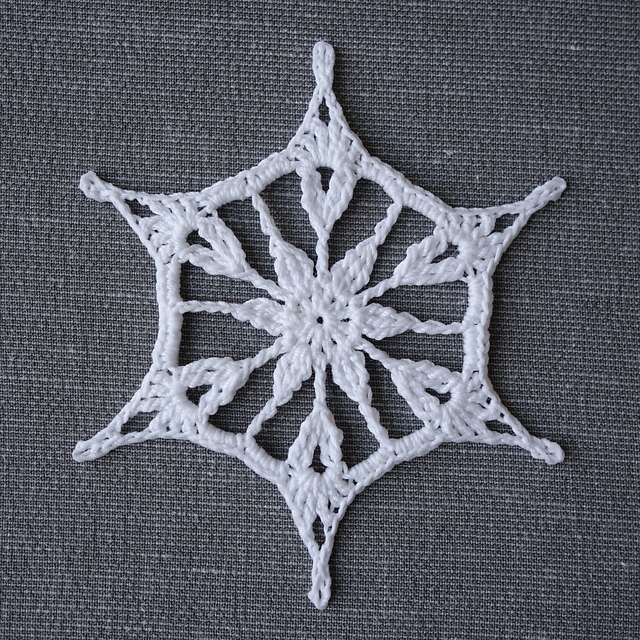Ravelry: Saffron Snowflake pattern by Jessica Wifall