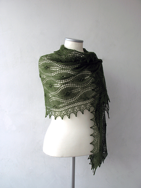 Lehekirjaga rätt / Scarf with Leaf Pattern