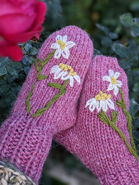 Daisy Mittens