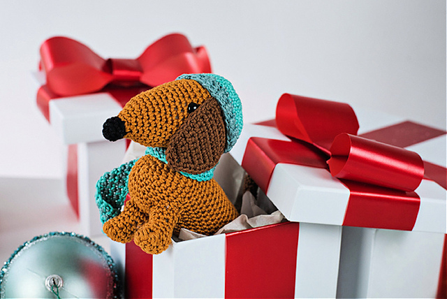 Dachshund Through the Snow Amigurumi