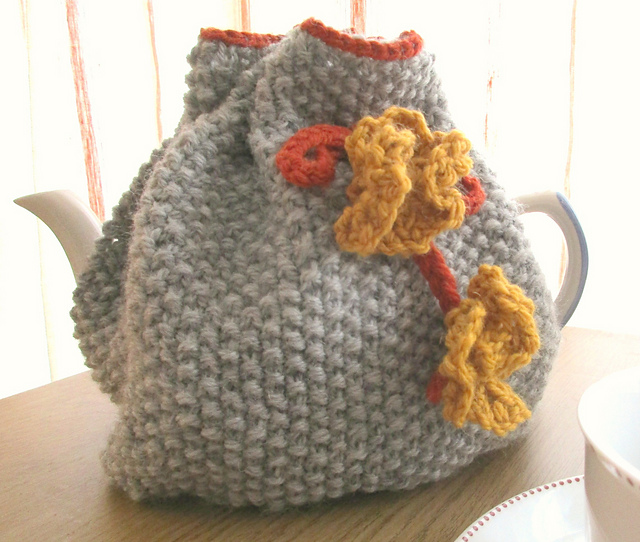 Moss Stitch and Flower Tea Cosy