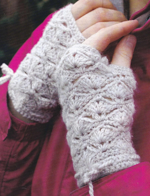 Fantail Crochet Gloves