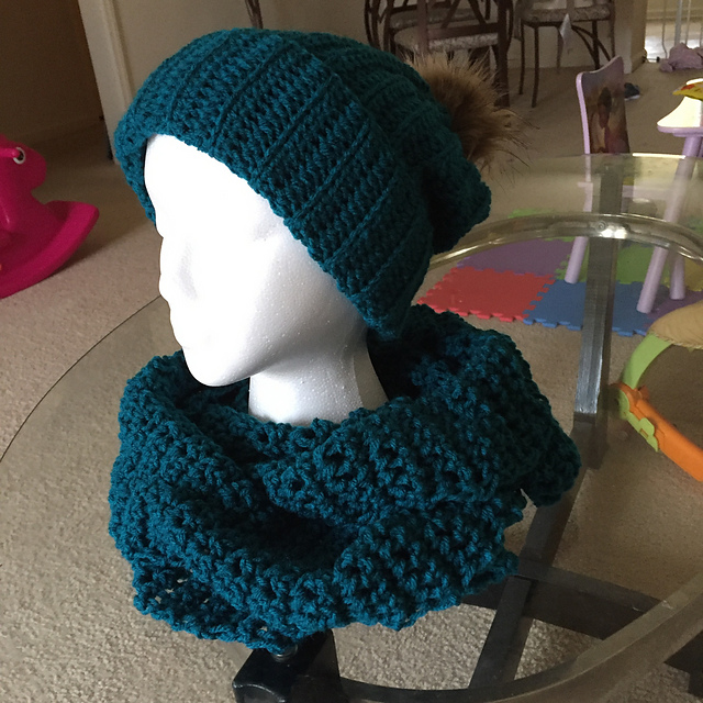 The Q hook Simple Infinity Scarf
