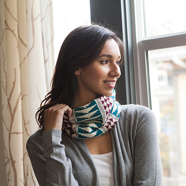 Color Point Cowl