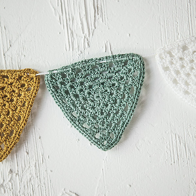Bitty Bunting String