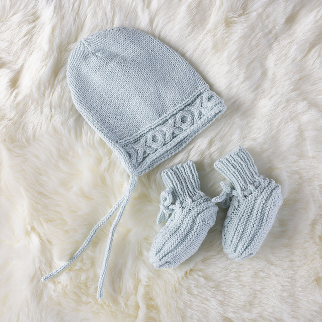 Ravelry: X-O Baby Bonnet & Booties pattern by Sandi Rosner