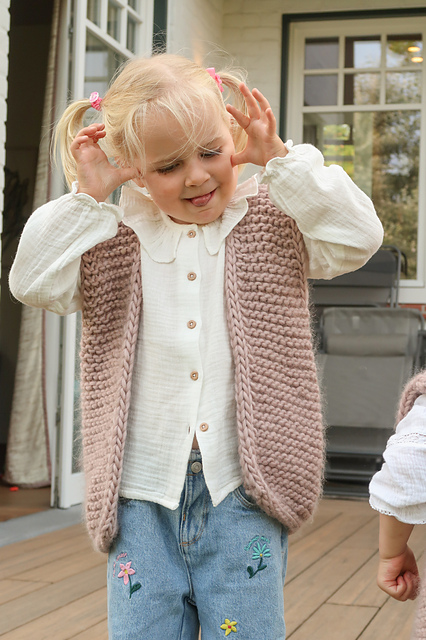 Ravelry: Willaby Vest pattern by Knitting with Chopsticks